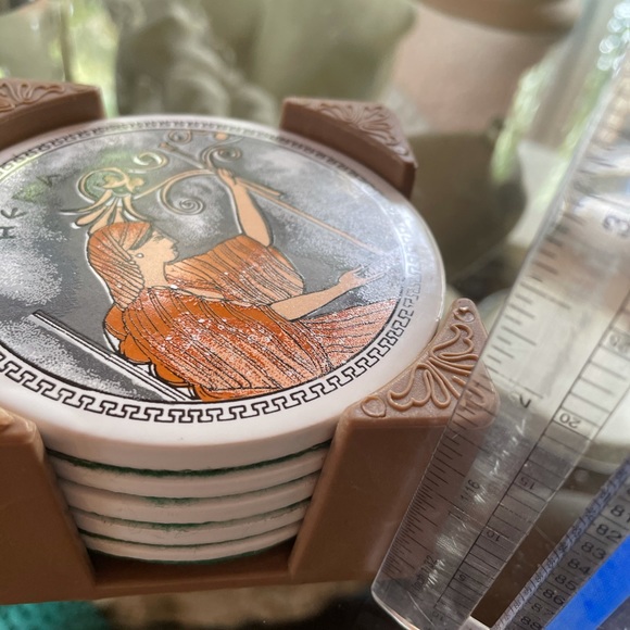 cup holders. - Picture 7 of 7